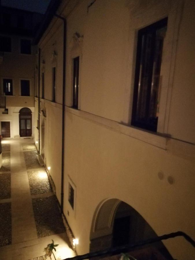 LʼAquila B&B Bone Novelle Dimora Storica Palazzo Zuzi المظهر الخارجي الصورة