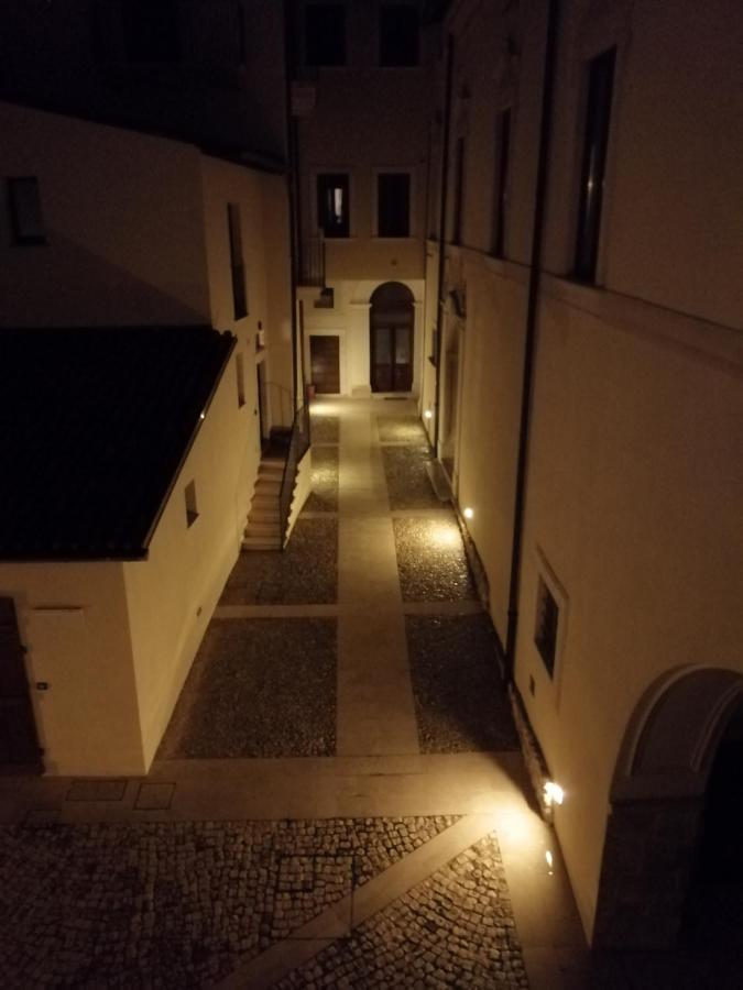 LʼAquila B&B Bone Novelle Dimora Storica Palazzo Zuzi المظهر الخارجي الصورة