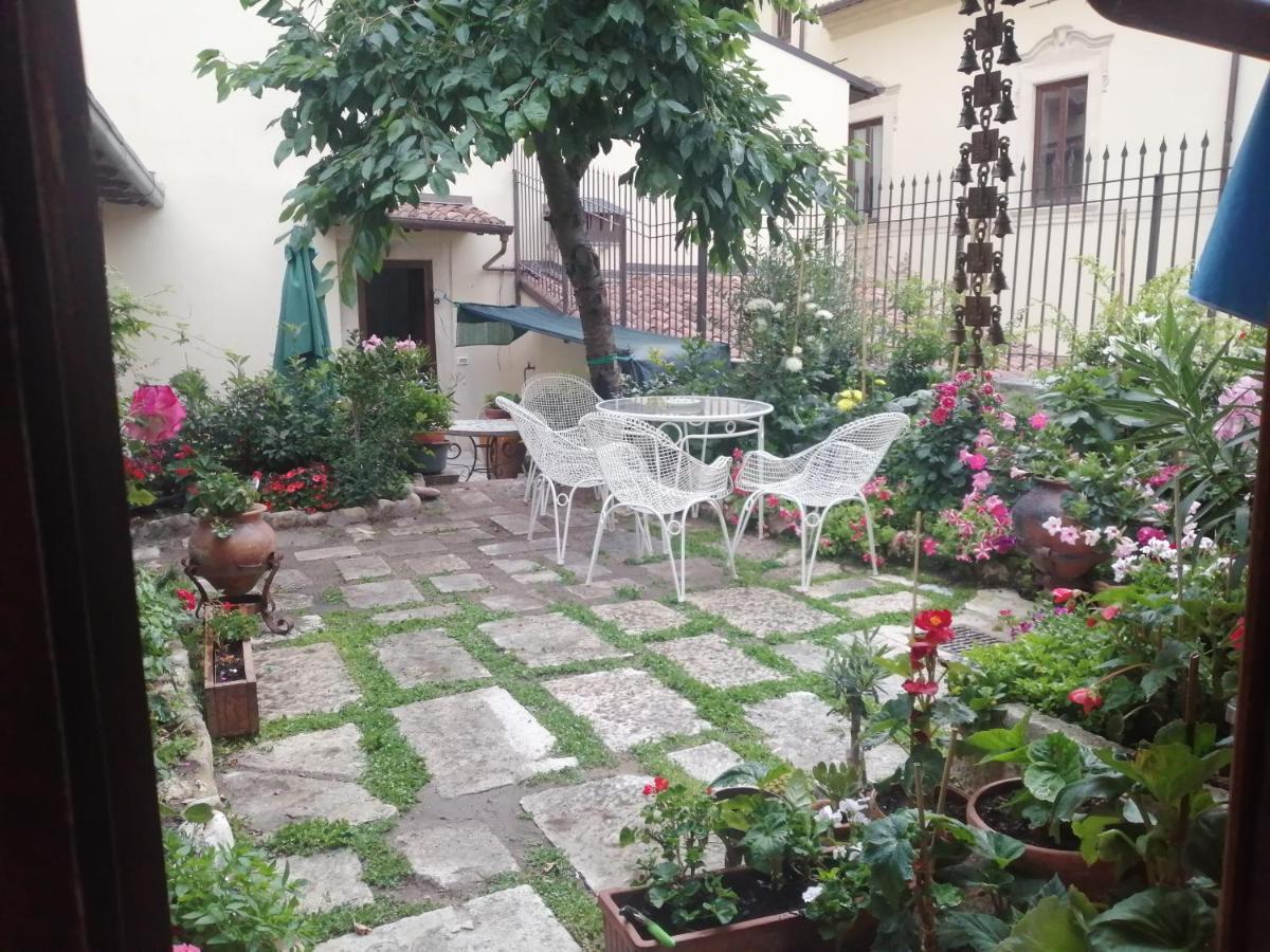 LʼAquila B&B Bone Novelle Dimora Storica Palazzo Zuzi المظهر الخارجي الصورة