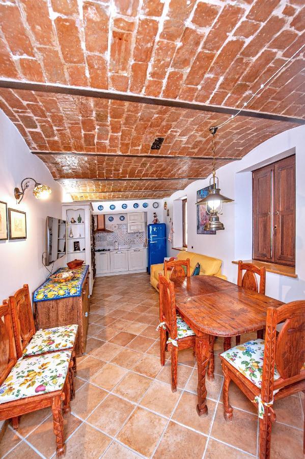LʼAquila B&B Bone Novelle Dimora Storica Palazzo Zuzi المظهر الخارجي الصورة