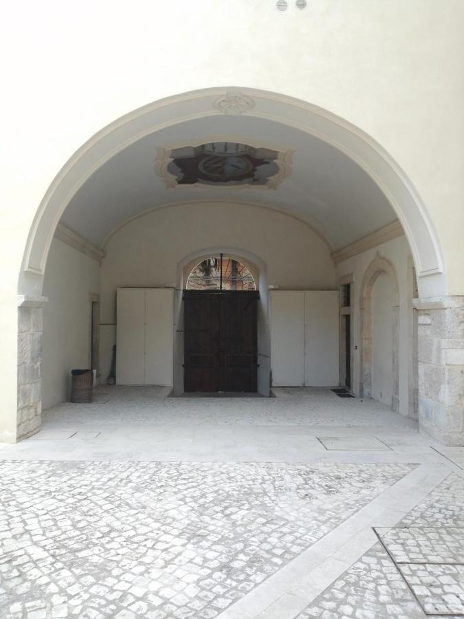 LʼAquila B&B Bone Novelle Dimora Storica Palazzo Zuzi المظهر الخارجي الصورة