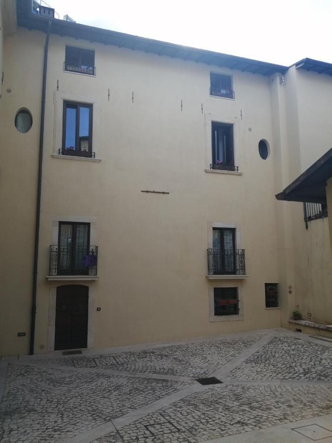 LʼAquila B&B Bone Novelle Dimora Storica Palazzo Zuzi المظهر الخارجي الصورة